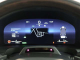 とっても見やすいメーターです。夜間時はラグジュアリーな気分にさせてくれる照明が魅力ですので、夜のドライブも楽しみになりますよ♪