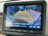 バックカメラ♪運転席から死角となりやすい部分も見えやすく車庫入れの苦手な方にも安心して駐車できます☆