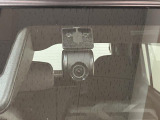 ナビ連動型前後ドライブレコーダーを装備!エンジンを始動すると録画を開始します。録画した映像はナビの画面でも確認出来ますよ♪