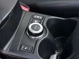 4WD切替、ヒルディセントコントロール、シートヒーターの各スイッチ