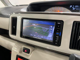 初めての場所でも安心して運転できますね。画面も見やすく、操作も簡単です。さらに、バックカメラも搭載されており、快適なドライブが可能ですね
