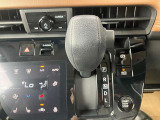 タッチパネル式オートエアコン、お掃除もサッと拭くだけで完了です。