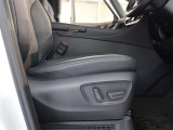 パワーシート搭載。微妙な調整が手軽にでき、ピッタリなポジションで運転することが可能です。