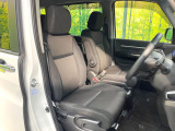 運転席シート廻りは使用感も少なく、良好な状態となっています。前オーナー様が丁寧に使っていたことがよくわかりますね。