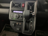 インパネにシフトレバーがあることで、車内空間の広さを確保♪シフト位置がハンドルに近いので操作性にも優れております!