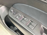 【電動格納ミラー】サイドミラーは電動格納式となっており、狭い駐車場でもキズがつくリスクを抑えられます。