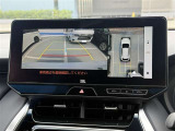 バックカメラも搭載しており、狭い駐車スペースでも安心です。パノラミックビューモニター機能付きです。