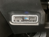 ハンドルの左下にETCがついています。高速道路の料金所の通過も楽々です。 カードの取り出しもしやすい場所についています。