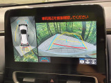 【パノラミックビューモニター】専用のカメラにより、上から見下ろしたような視点で360度クルマの周囲を確認することができます☆死角部分も確認しやすく、狭い場所での切り返しや駐車もスムーズに行えます。