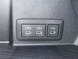 充電用USB端子付き。スマートフォンなどの充電に便利です。