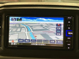 ダイハツ純正ナビゲーションを装備しています☆TVは画像がきれいなフルセグになっていてスマホに入っている音楽もBluetoothで繋いで楽しんでいただけます☆