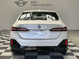 ご納車前には、BMWを熟知したメカニックによる100項目の点検・整備を行います。不具合箇所、交換時期に達している部品に関しましては、全て当社負担で交換してからのご納車となります。