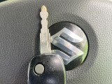 【キーレス】少し離れた場所からでもボタン一つでドアの開錠・施錠ができるのでとっても便利!ドアの鍵穴周りに傷をつけることもありません♪