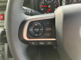 運転席ドアのウインドウ操作スイッチです。すべてのウインドウの開閉操作が可能です。また、ドアミラーはオート開閉なので、ドアロックで自動で閉じ、エンジンスタートで自動で開きます。