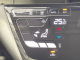 【オートエアコン】一度お好みの温度に設定すれば、車内の温度を検知し風量や温度を自動で調整。暑い&hellip;寒い&hellip;と何度もスイッチ操作をする必要はありません。快適な車内空間には必須の機能ですね♪