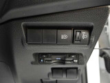 オートマチックハイビームとは、先行車や対向車のライトを認識し、ハイビームとロービームを自動で切り替える機能です。夜道の視界を確保します。詳細は販売店スタッフまでおたずねください。
