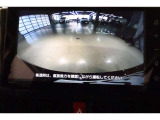 ■バックモニター■  車両後方の映像を画面に表示し、駐車などの後退操作をサポートします。