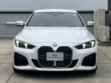 【BMWの伝統】BMWの特徴的な&ldquo;キドニーグリル&rdquo;は、80年以上続く伝統の形でございます。変わらないこだわりのデザインが、プレミアムブランド&ldquo;BMW&rdquo;を創り出します。