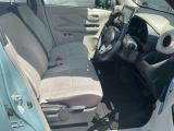 運転席側からの前席の画像です
