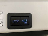 パワーバックドアは荷物の出し入れがしやすい優れもの!スイッチひとつで重たいバックドアが締まります!日用品の大量買い出しにも大活躍!