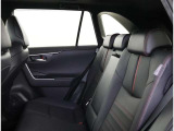 後席は、膝元に十分なスペースを確保!室内も専門のスタッフによる清掃済みでキレイです♪是非一度ご覧ください!
