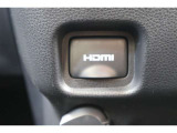 音声と映像が1本のケーブルで伝送できる便利なHDMIを装備しています。iPhoneやスマートフォンの画面と全く同じ画面がカーナビの画面に表示されるので、地図アプリや動画などのミラーリングが可能です。