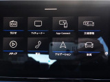 タッチ&スワイプ式のディスプレイ。各種アイコン等も大き目で見やすく、スマートフォン感覚で直感的な操作が可能です。手をかざして操作するジェスチャーコントロール機能も搭載。
