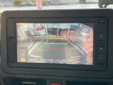 バック時の強い味方!カーナビの画面で後方の安全確認ができます。(画面に映りきらない死角にご注意ください)