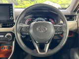 【純正革巻きステアリング】上質な革を使用することで、手にしっかり馴染みとても運転しやすいハンドルです♪