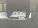 【トヨタセーフティセンス】走行中に前方の車両等を認識し、衝突しそうな時は警報とブレーキで衝突回避と被害軽減をアシスト。より安全にドライブをお楽しみいただけます。