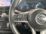 ステアリングスイッチです。運転中も視線を落とすことなく音量等の調整ができるので安心ですね!
