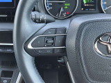 ステアリングスイッチ付きで運転中、前方から目線をそらすことなく、オーディオ等の操作が可能です!
