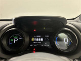 とっても見やすいメーターです。夜間時はラグジュアリーな気分にさせてくれる照明が魅力ですので、夜のドライブも楽しみになりますよ♪