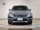 【BMWの伝統-1】BMWの特徴的な&ldquo;キドニーグリル&rdquo;は、80年以上続く伝統の形でございます。変わらないこだわりのデザインが、プレミアムブランド&ldquo;BMW&rdquo;を創り出します。