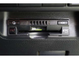 ボイスタイプのETCはビルトインタイプでスッキリとしています。納車前には使用できるようにセットアップをさせていただきます。ETCカードの取扱もしておりますのでご相談くださいね。