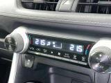 左右独立温度コントロールフルオートエアコンです。運転席、助手席それぞれで独立して温度設定ができます。冷え性の方が乗っても安心ですね♪