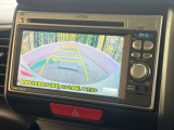 【バックカメラ】駐車時に後方がリアルタイム映像で確認できます。大型商業施設や立体駐車場での駐車時や、夜間のバック時に大活躍!運転スキルに関わらず、今や必須となった装備のひとつです!