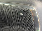 【JBLサウンドシステム】高度なチューニング能力が搭載されており、高音質な音楽をお楽しみいただけます♪