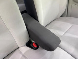 【アームレスト】運転中の身体の負担を軽減してくれるアームレストを装備♪