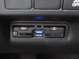 ETC車載器付きで、高速道路への乗り降りもスムーズです。音声ガイドタイプなので、ゲート通過時や利用料金、カードの有効期限などを案内してくれます。