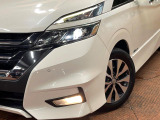 【LEDヘッドライト】悪天候や夜間走行時も良好な視界を確保し安心して運転できる高輝度LEDヘッドライトを装備!点灯速度が早く、消費電力も抑えられています。