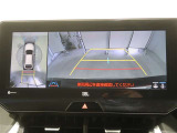 パノラミックビューモニター付きです。車両を上から見たような映像をディスプレイオーディオ画面に表示。運転席からの目視だけでは見にくい、車両周辺の状況をリアルタイムでしっかり確認できます。