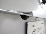 バックカメラが付いているので後方確認が非常にしやすいです。今や運転初心者も熟練者も必須装備!ついていて損はないですね♪