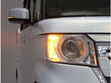 前だけでなくサイドや後ろにも気づいてもらいやすい『ドアミラーウインカー』装備のお車です!周りの車にウインカー、ハザードを気づいてもらえるので安心、安全です!