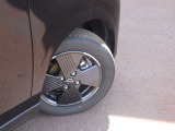 155/65R14タイヤ+専用アルミホイールです。スタッドレスタイヤや各種オプションのご注文も承っております(^^)!
