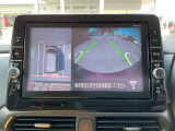 車両を上から見ているようなアラウンドビューモニターの映像をナビゲーション画面に映し出してくれるので、小さなお子様や障害物を確認できます。運転のしやすさはもちろん、事故防止にも役立ちます!