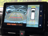 【パノラミックビューモニター】専用のカメラにより、上から見下ろしたような視点で360度クルマの周囲を確認することができます☆死角部分も確認しやすく、狭い場所での切り返しや駐車もスムーズに行えます。