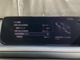 車線逸脱警報システムは、走行中にカメラで車線を検知して、自車が車線から逸脱する可能性があると判断した場合に、警報によりドライバーに通知します。