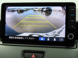 リアワイドカメラシステム!従来の視野に加えて、後方側方を約180&deg;まで見えるワイドビューと、後方を真上から見たような視野で駐車時などに便利なトップダウンビューの3つの視野があります!