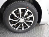 タイヤの溝もしっかりありますので、乗り出しで余計な費用が掛かることもありませんね。